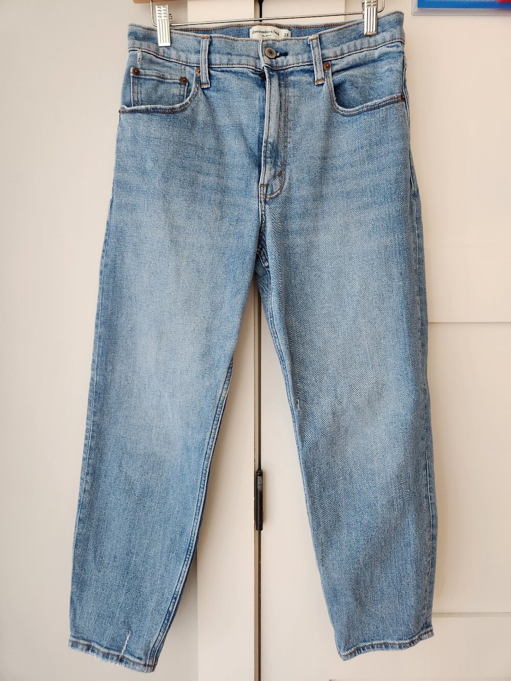 Abercrombie & Fitch The Mom High Rise Jeans Size 28 6S